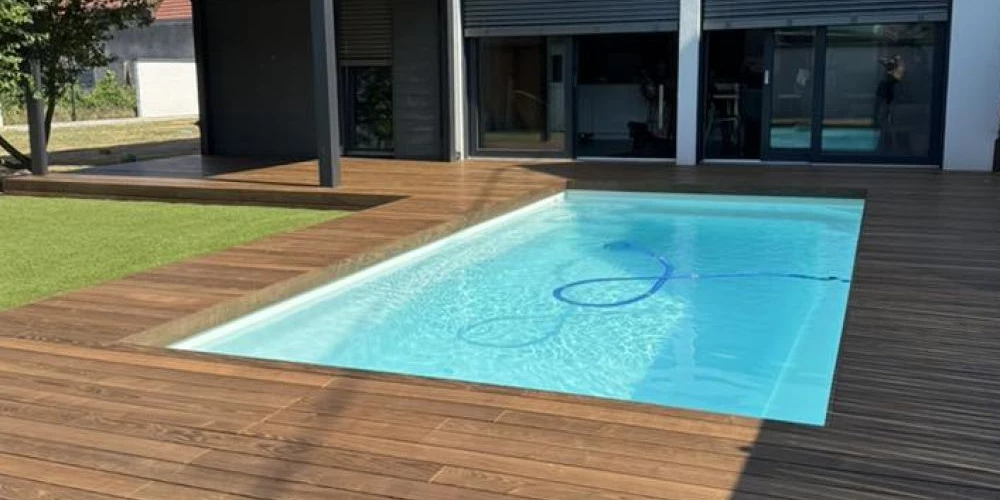 Plage de piscine en Thermofrêne GRAD à Oberhoffen sur Moder