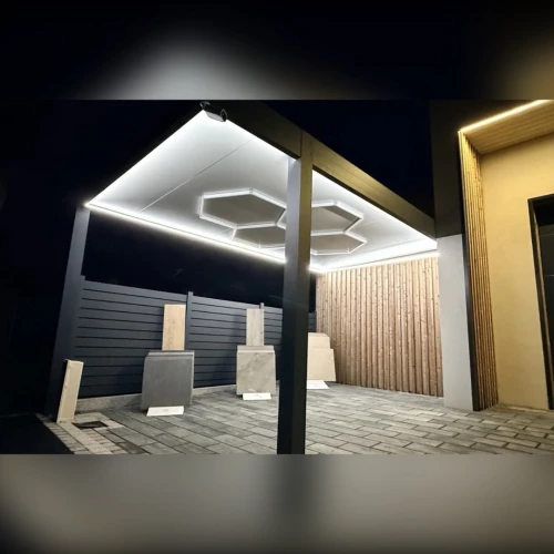 Carport avec éclairage LED au showroom de Schirrhein – BH Solutions