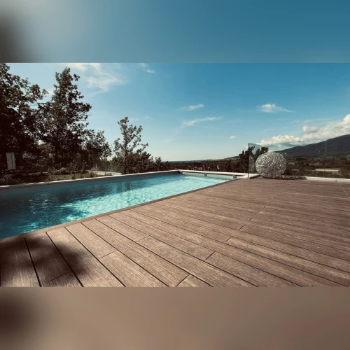 Plage de piscine en bambou Moso sur système Grad® à Obernai, 200 m² de terrasse – BH Solutions