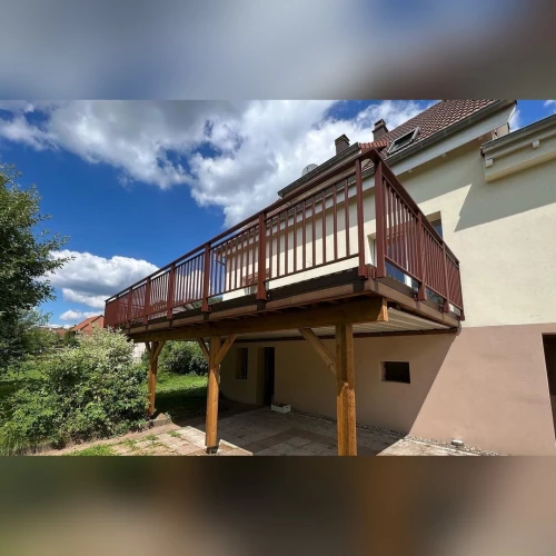 Terrasse sur pilotis en bambou Moso sur système Grad® avec garde-corps KSM à Lembach – BH Solutions