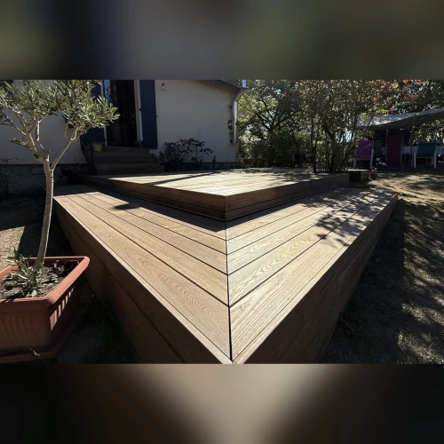 Terrasse en Thermofrêne sur deux niveaux, système Grad®, à Haguenau – BH Solutions