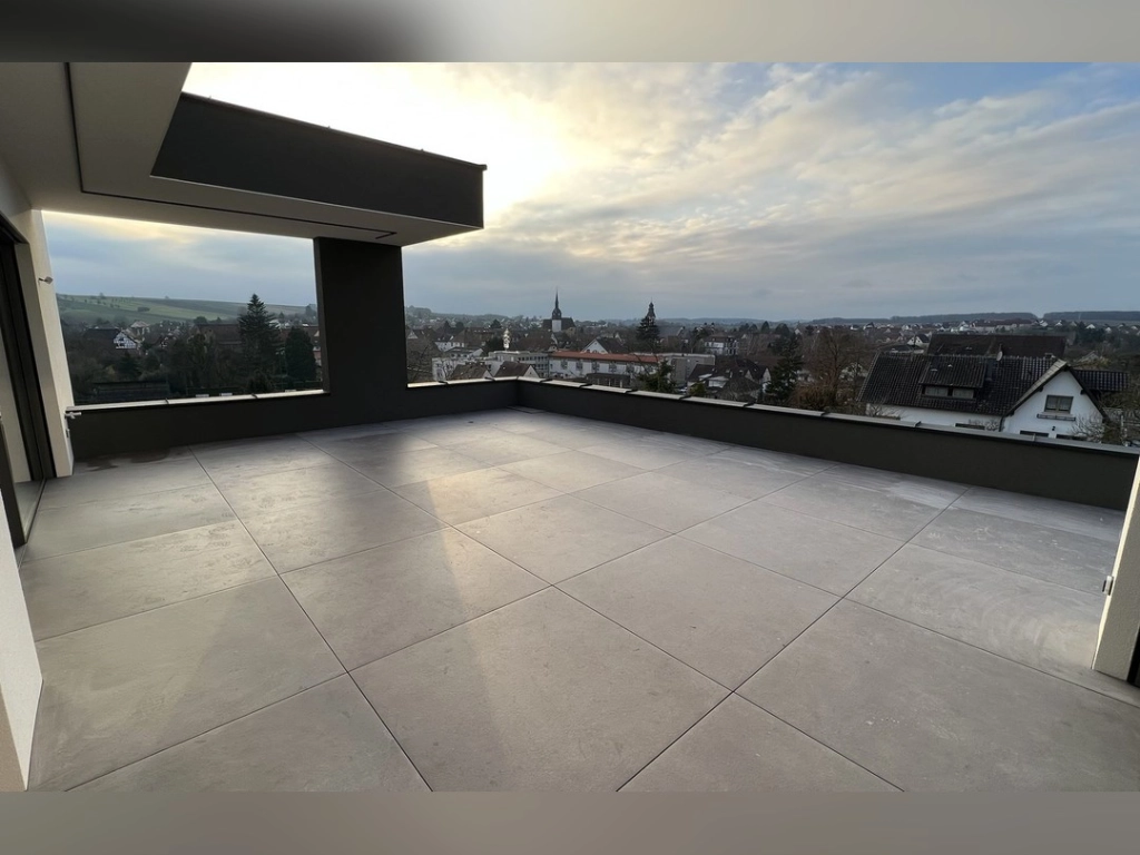 Toit-terrasse en dalles de grès cérame 120 × 120 sur structure Grad® et plots réglables à Soultz-sous-Forêts – BH Solutions