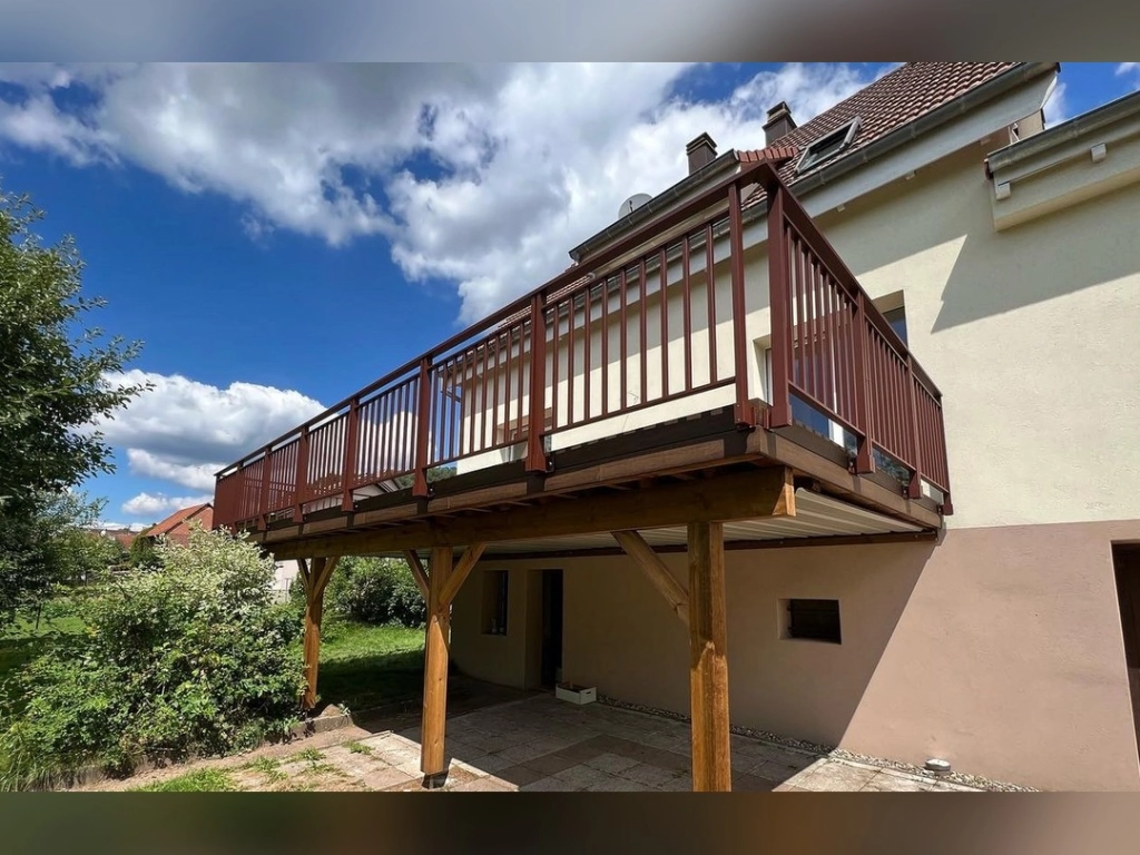 Terrasse sur pilotis en bambou Moso sur système Grad® avec garde-corps KSM à Lembach – BH Solutions